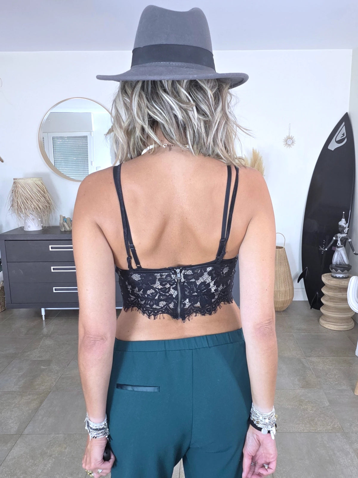 Brassière noire en dentelle