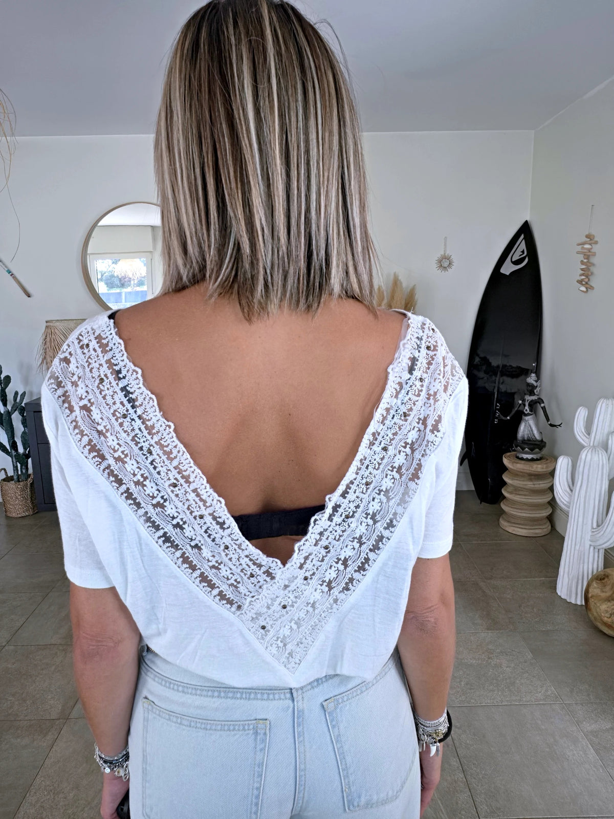 T-shirt blanc encolure en V au dos - 𝐌𝐚𝐫𝐢𝐧𝐚𝟒𝟒𝐟𝐚𝐦𝐢𝐥𝐲