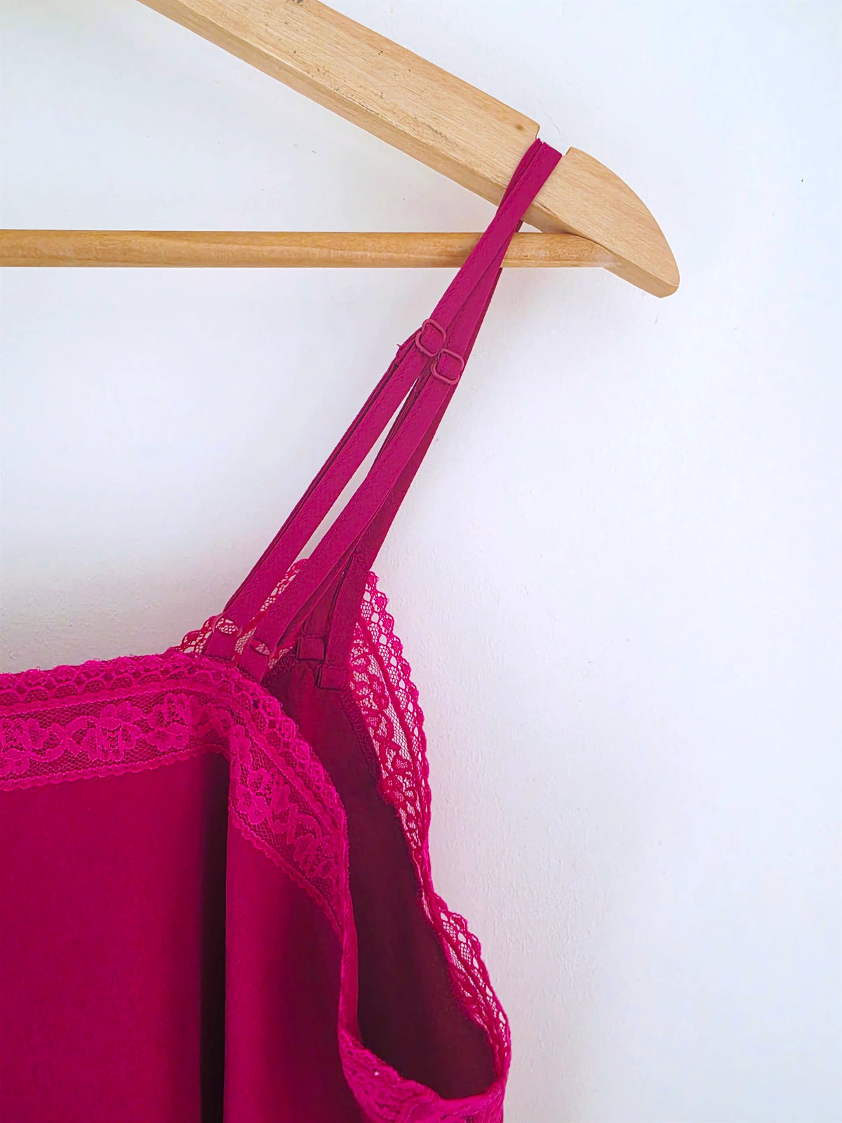 Débardeur fuchsia style lingerie - 𝐌𝐚𝐫𝐢𝐧𝐚𝟒𝟒𝐟𝐚𝐦𝐢𝐥𝐲