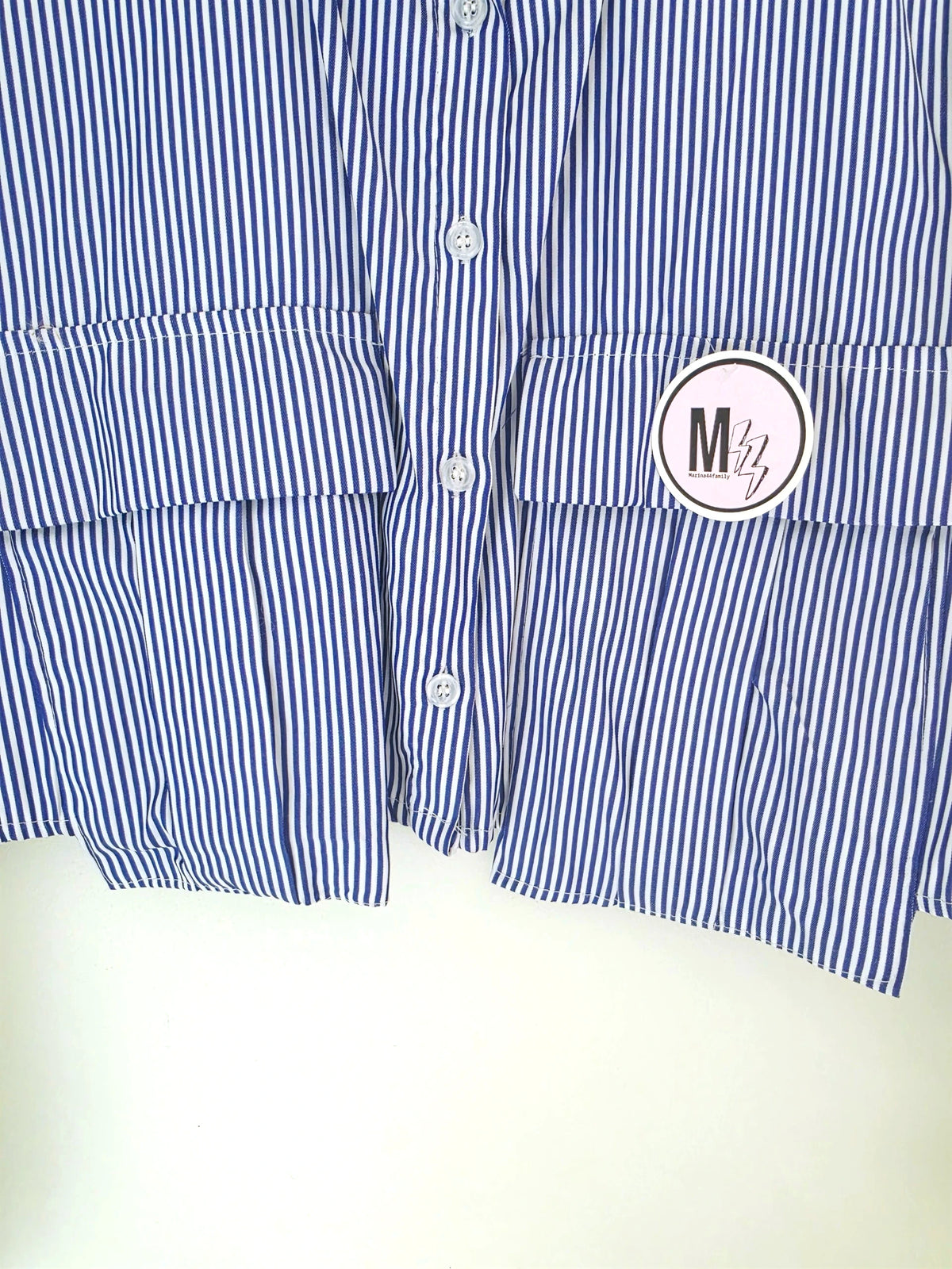 Chemise à fines rayures asymétrique - 𝐌𝐚𝐫𝐢𝐧𝐚𝟒𝟒𝐟𝐚𝐦𝐢𝐥𝐲
