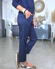 Pantalon chic et confort bleu marine à fines rayures - 𝐌𝐚𝐫𝐢𝐧𝐚𝟒𝟒𝐟𝐚𝐦𝐢𝐥𝐲