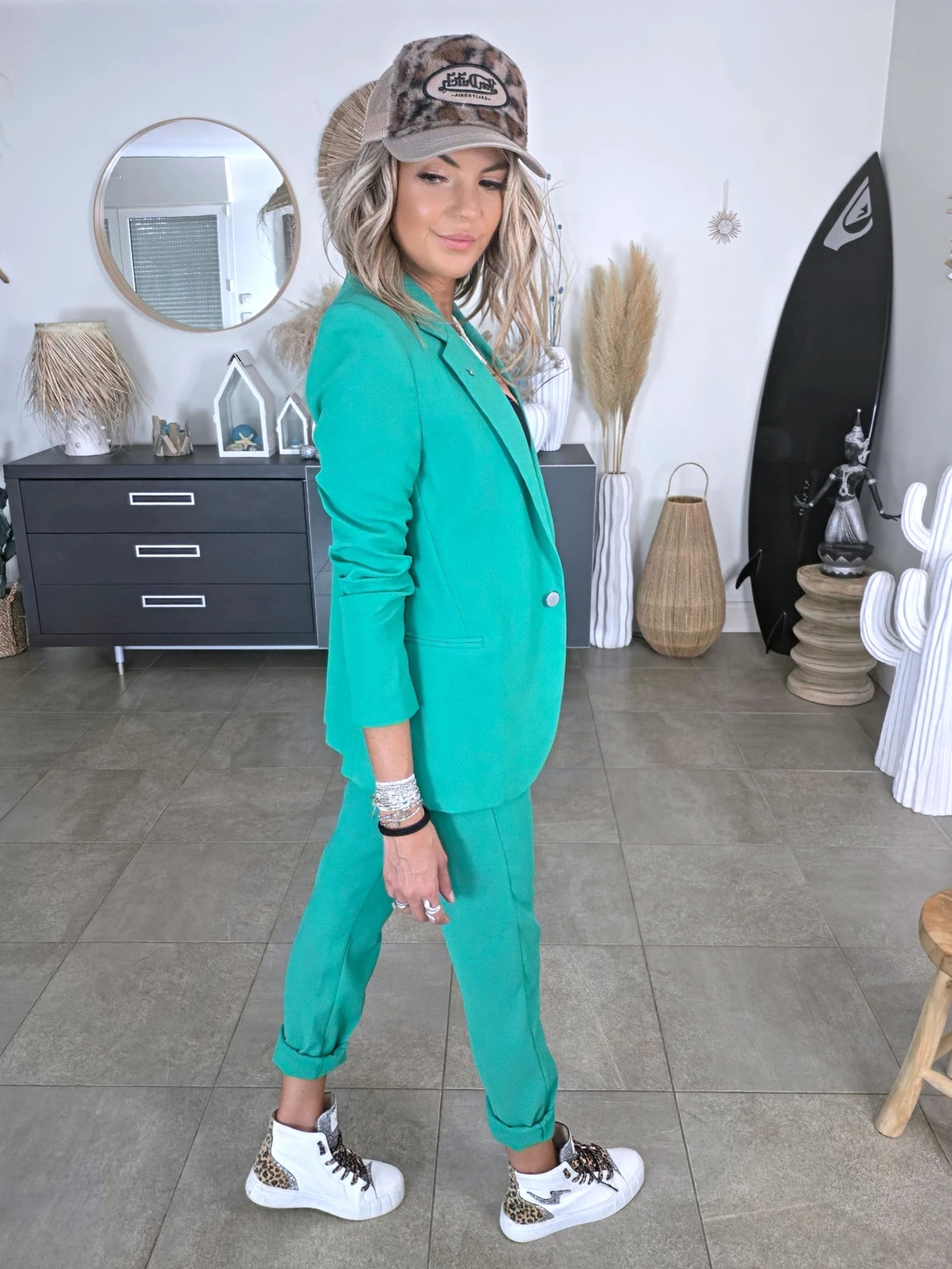 Veste cintrée verte avec pins éclair