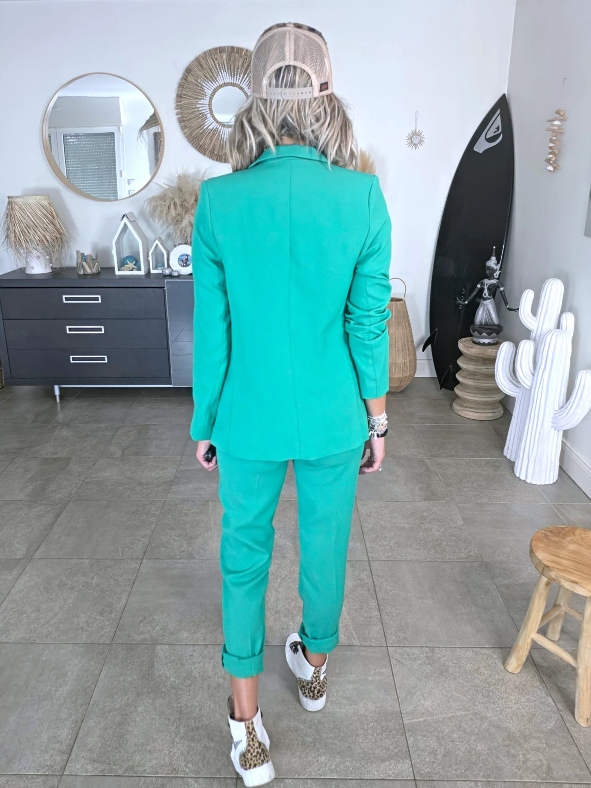 Veste cintrée verte avec pins éclair