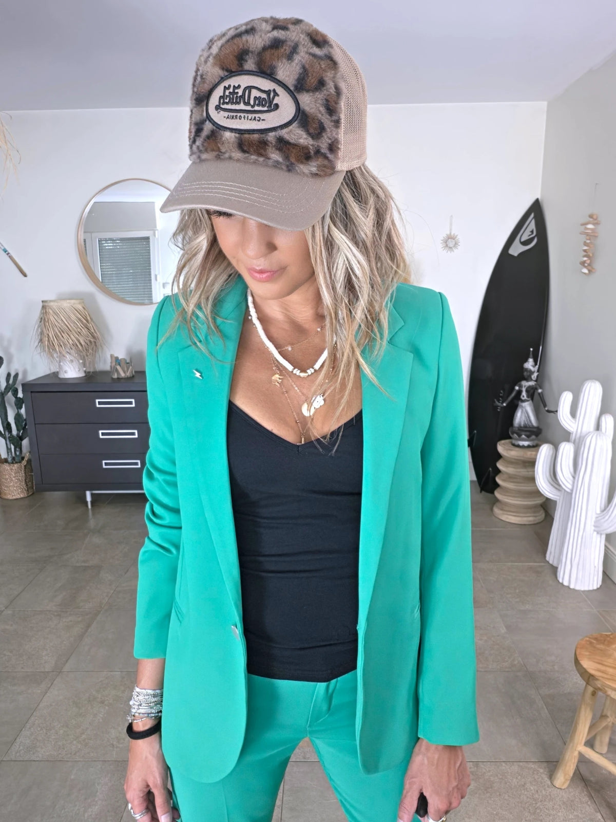 Veste cintrée verte avec pins éclair
