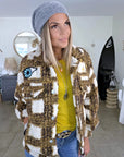 Manteau teddy bouclette à tags