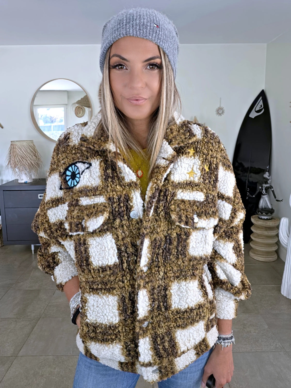 Manteau teddy bouclette à tags