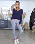 Cardigan bleu marine à maille douce - 𝐌𝐚𝐫𝐢𝐧𝐚𝟒𝟒𝐟𝐚𝐦𝐢𝐥𝐲