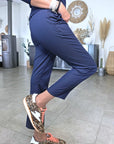 Pantalon chic et confort bleu marine à fines rayures - 𝐌𝐚𝐫𝐢𝐧𝐚𝟒𝟒𝐟𝐚𝐦𝐢𝐥𝐲