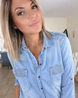 Chemise en denim bleu délavé