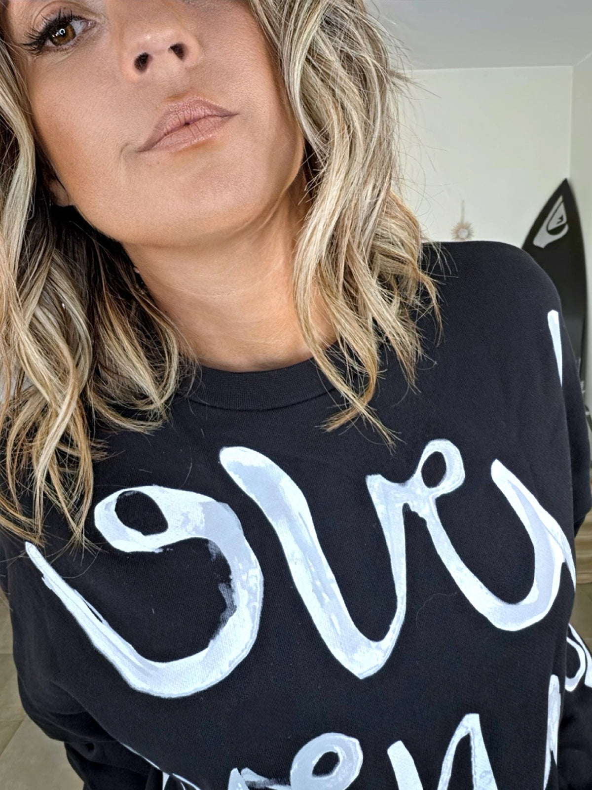 Robe noire à inscriptions - 𝐌𝐚𝐫𝐢𝐧𝐚𝟒𝟒𝐟𝐚𝐦𝐢𝐥𝐲