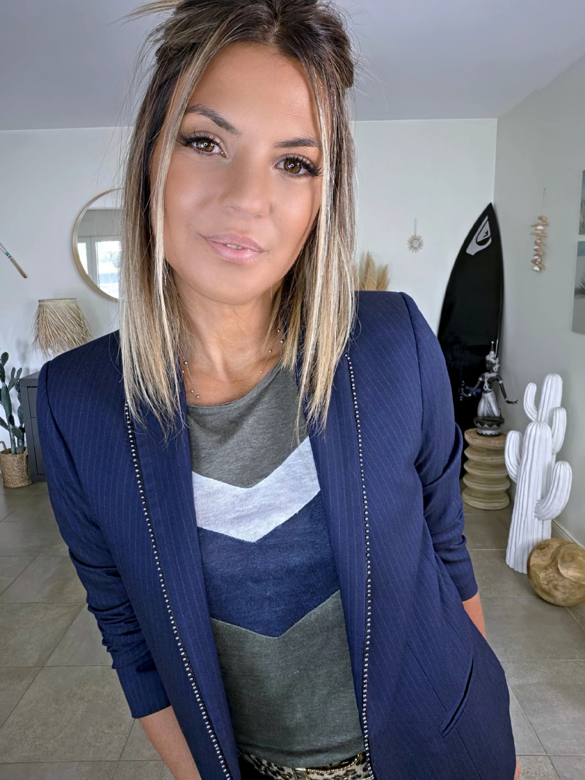 Veste chic et cintrée bleu marine à fines rayures - 𝐌𝐚𝐫𝐢𝐧𝐚𝟒𝟒𝐟𝐚𝐦𝐢𝐥𝐲