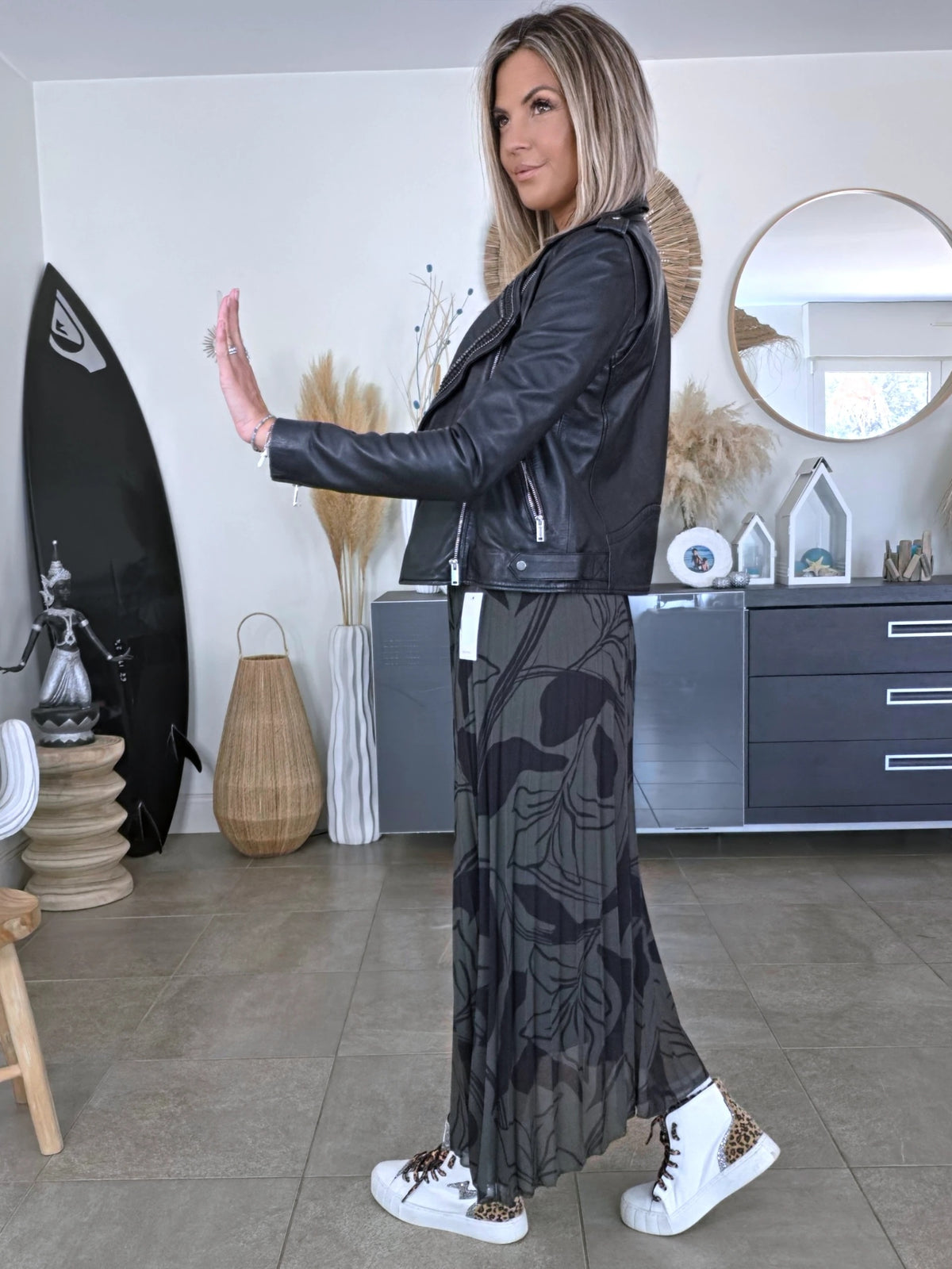 Perfecto noir 100% cuir muni de perles bijoux
