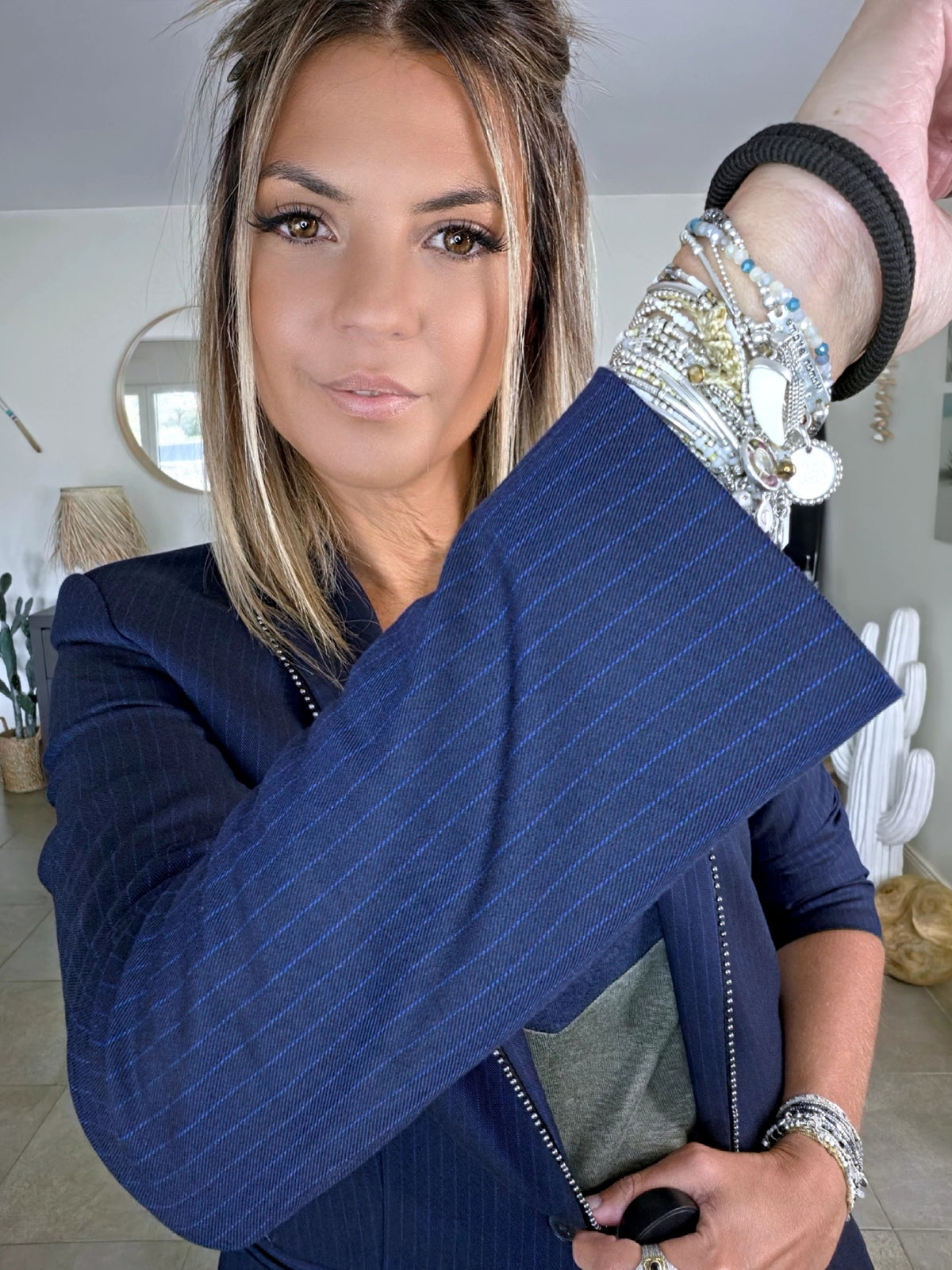 Veste chic et cintrée bleu marine à fines rayures - 𝐌𝐚𝐫𝐢𝐧𝐚𝟒𝟒𝐟𝐚𝐦𝐢𝐥𝐲