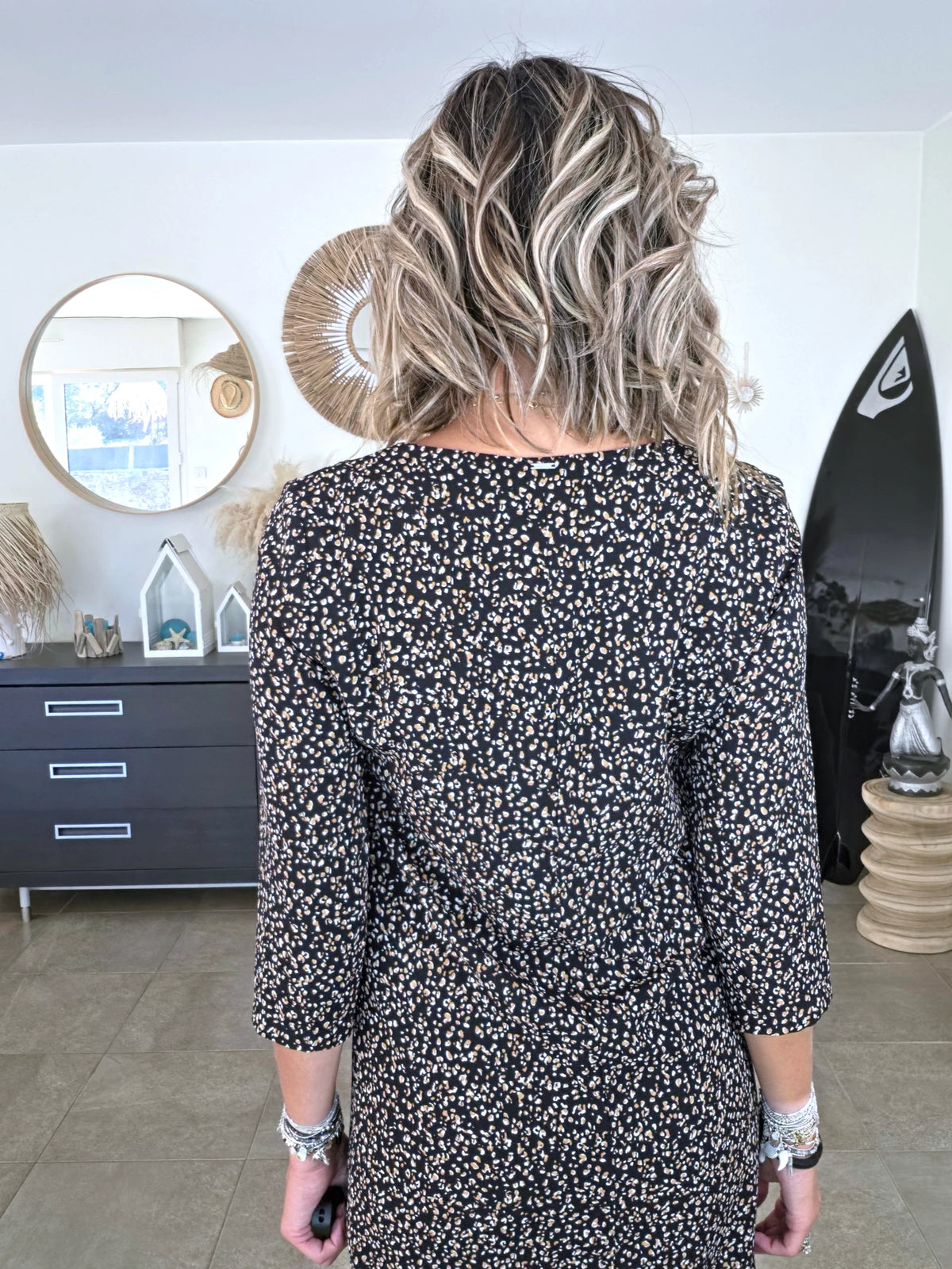 Robe à imprimé noir et marron cognac
