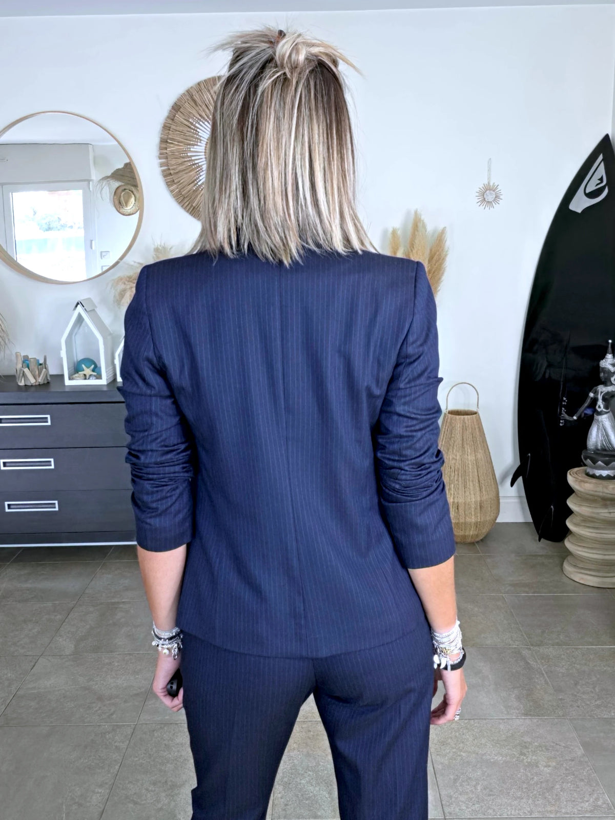 Veste chic et cintrée bleu marine à fines rayures - 𝐌𝐚𝐫𝐢𝐧𝐚𝟒𝟒𝐟𝐚𝐦𝐢𝐥𝐲