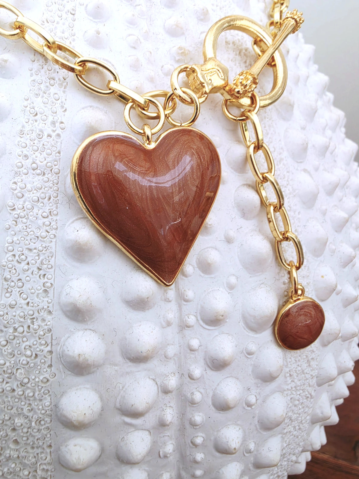 Collier cœur marron taupe