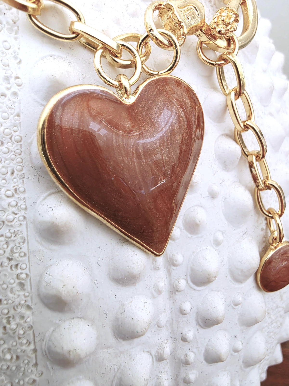 Collier cœur marron taupe