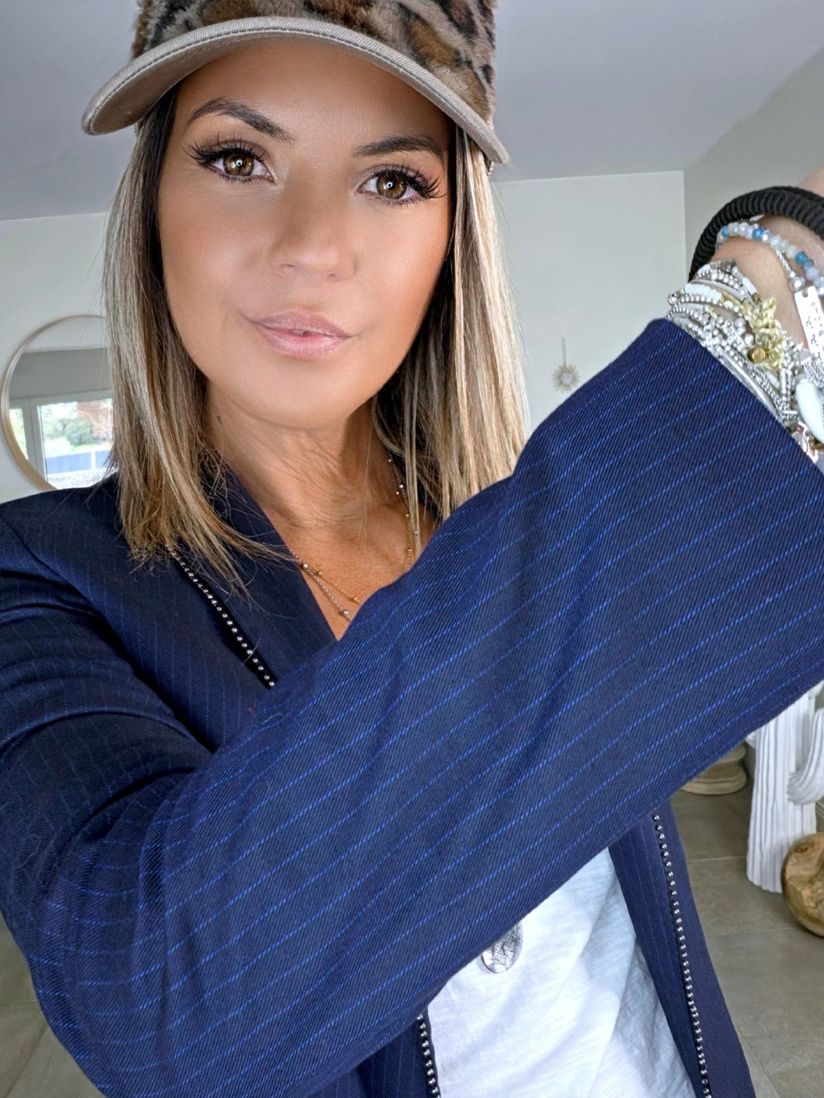 Veste chic et cintrée bleu marine à fines rayures - 𝐌𝐚𝐫𝐢𝐧𝐚𝟒𝟒𝐟𝐚𝐦𝐢𝐥𝐲