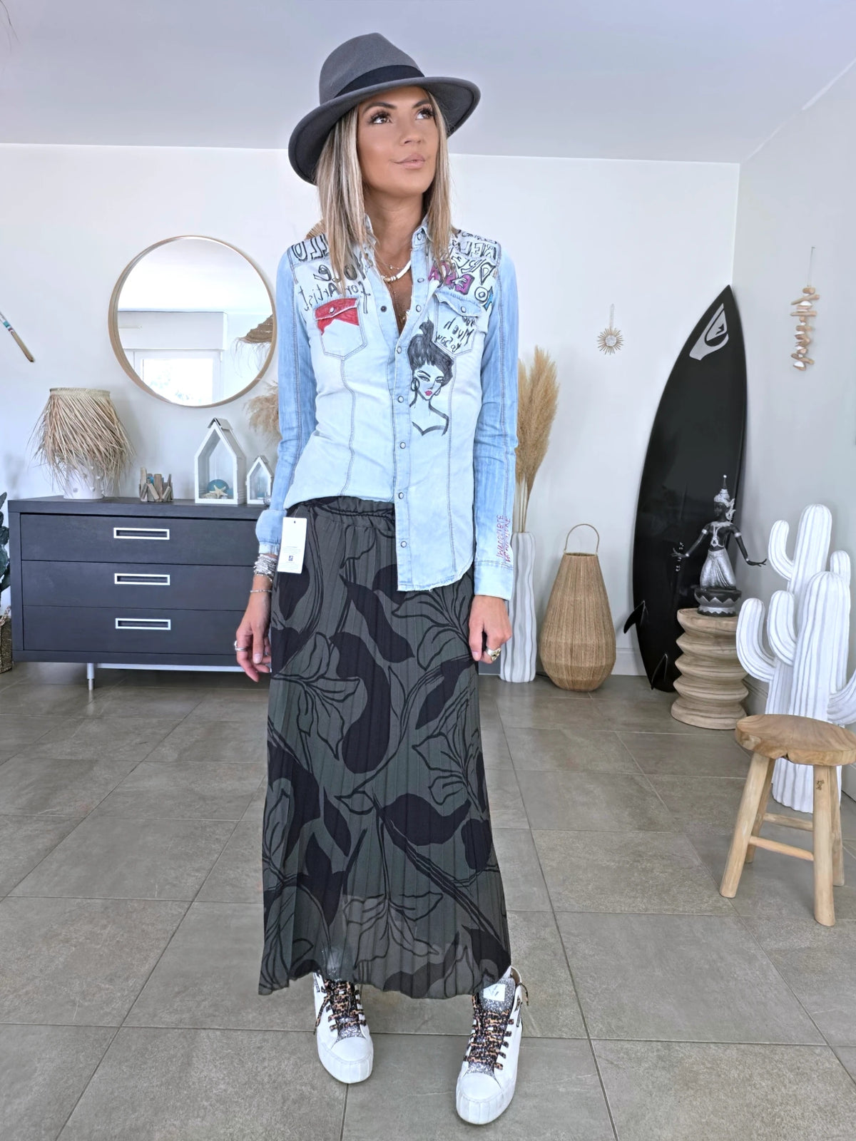 Chemise en jean customisée