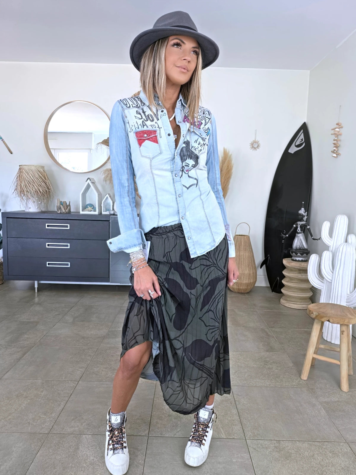 Chemise en jean customisée