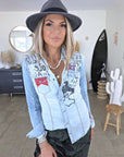 Chemise en jean customisée