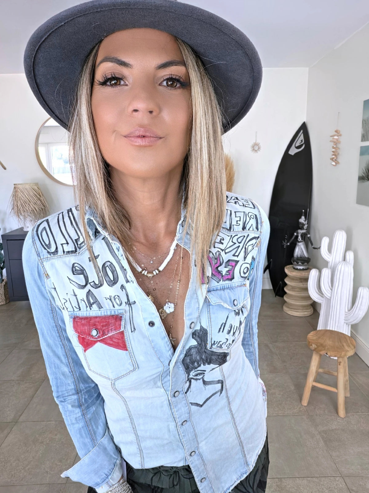 Chemise en jean customisée