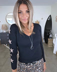 Pull noir à maille fine dos à strass