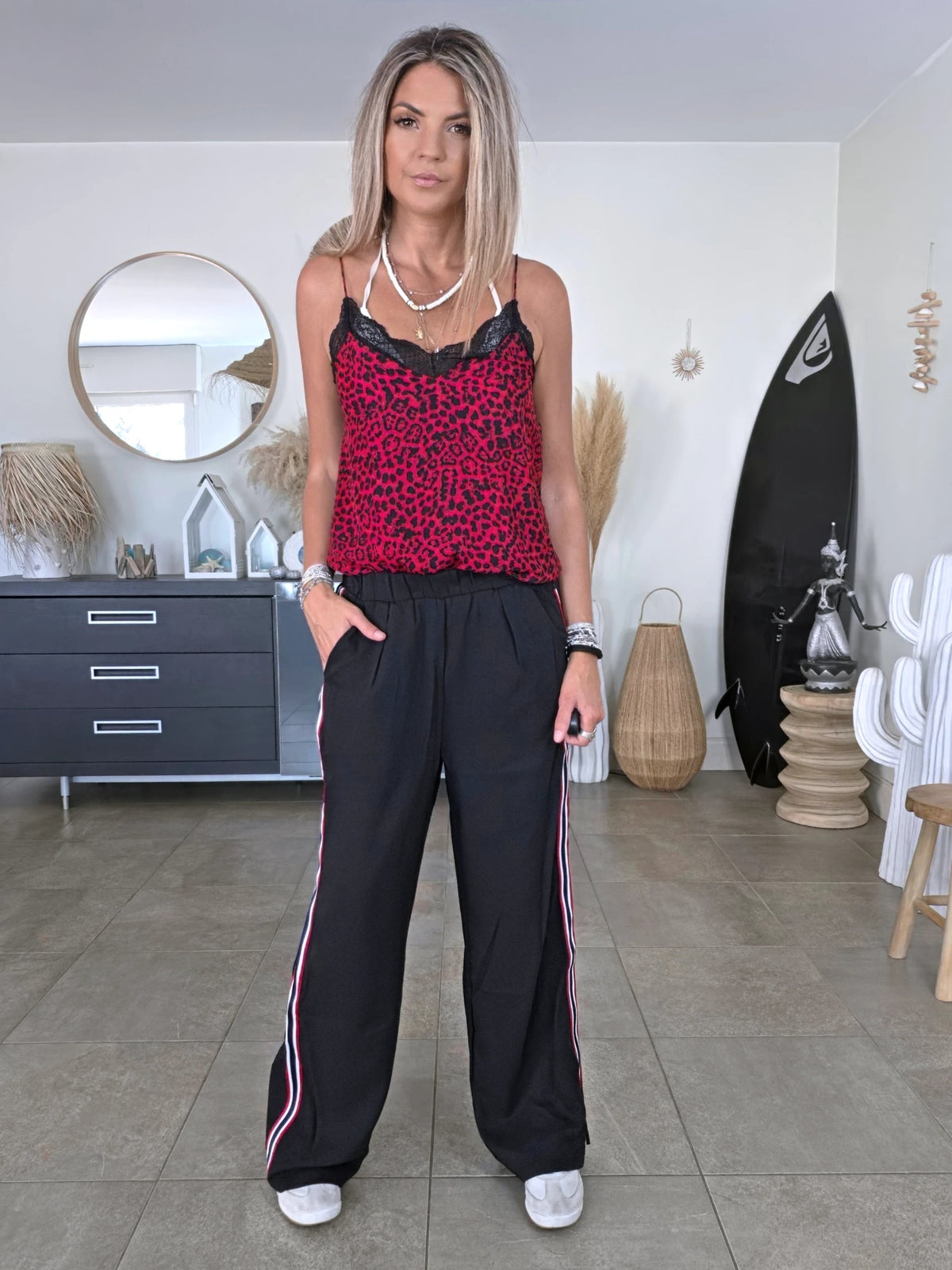 Pantalon noir à bandes latérales - 𝐌𝐚𝐫𝐢𝐧𝐚𝟒𝟒𝐟𝐚𝐦𝐢𝐥𝐲