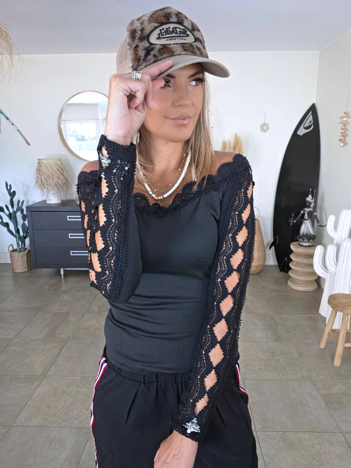 T-shirt noir manches dentelles - 𝐌𝐚𝐫𝐢𝐧𝐚𝟒𝟒𝐟𝐚𝐦𝐢𝐥𝐲
