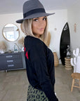 Pull noir inscription dos amour en rouge - 𝐌𝐚𝐫𝐢𝐧𝐚𝟒𝟒𝐟𝐚𝐦𝐢𝐥𝐲