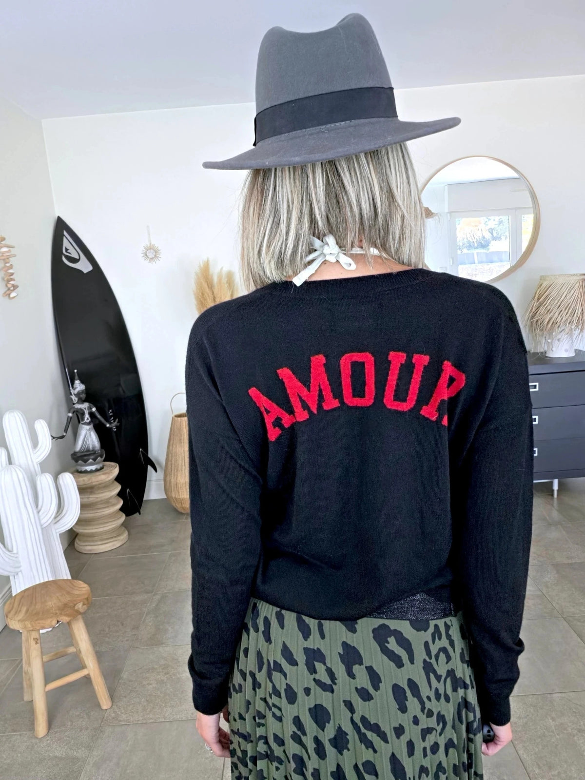 Pull noir inscription dos amour en rouge - 𝐌𝐚𝐫𝐢𝐧𝐚𝟒𝟒𝐟𝐚𝐦𝐢𝐥𝐲