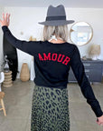 Pull noir inscription dos amour en rouge - 𝐌𝐚𝐫𝐢𝐧𝐚𝟒𝟒𝐟𝐚𝐦𝐢𝐥𝐲