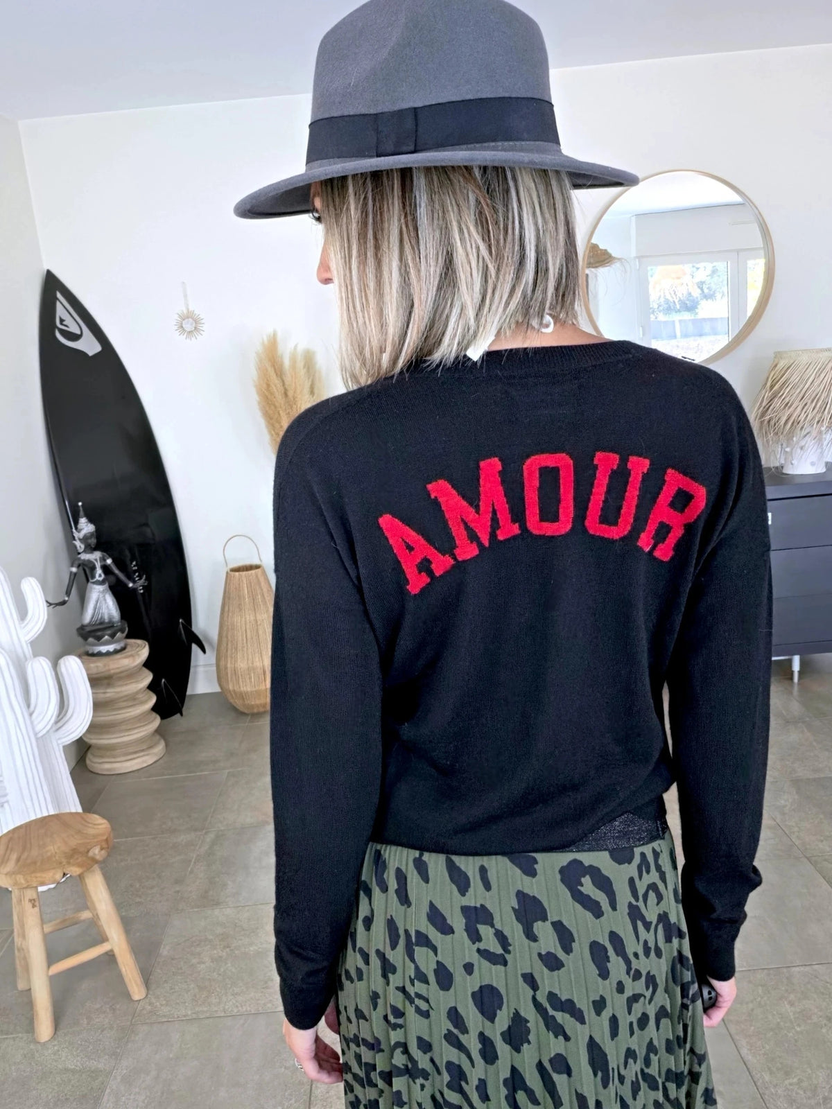 Pull noir inscription dos amour en rouge - 𝐌𝐚𝐫𝐢𝐧𝐚𝟒𝟒𝐟𝐚𝐦𝐢𝐥𝐲
