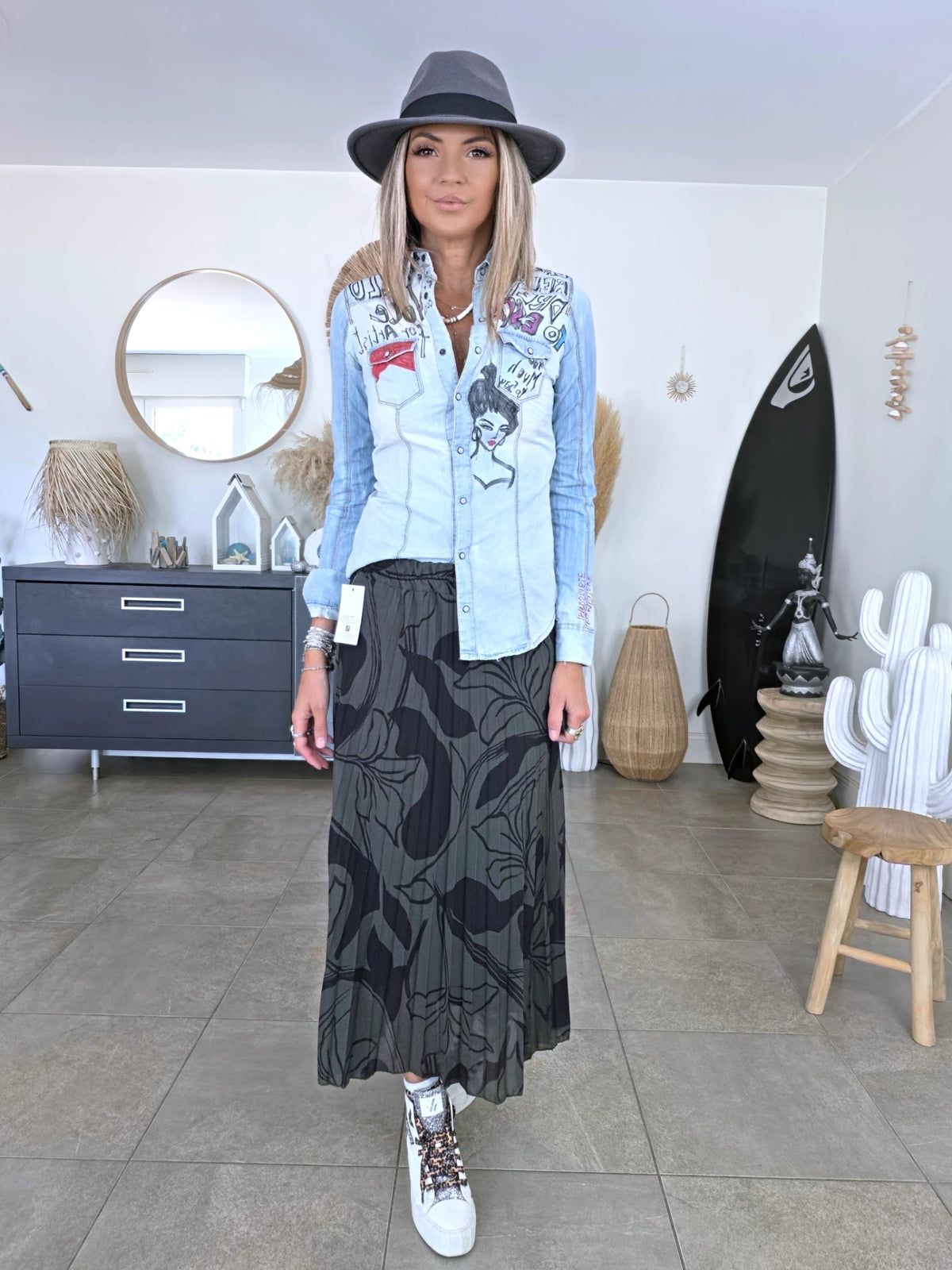 Chemise en jean customisée