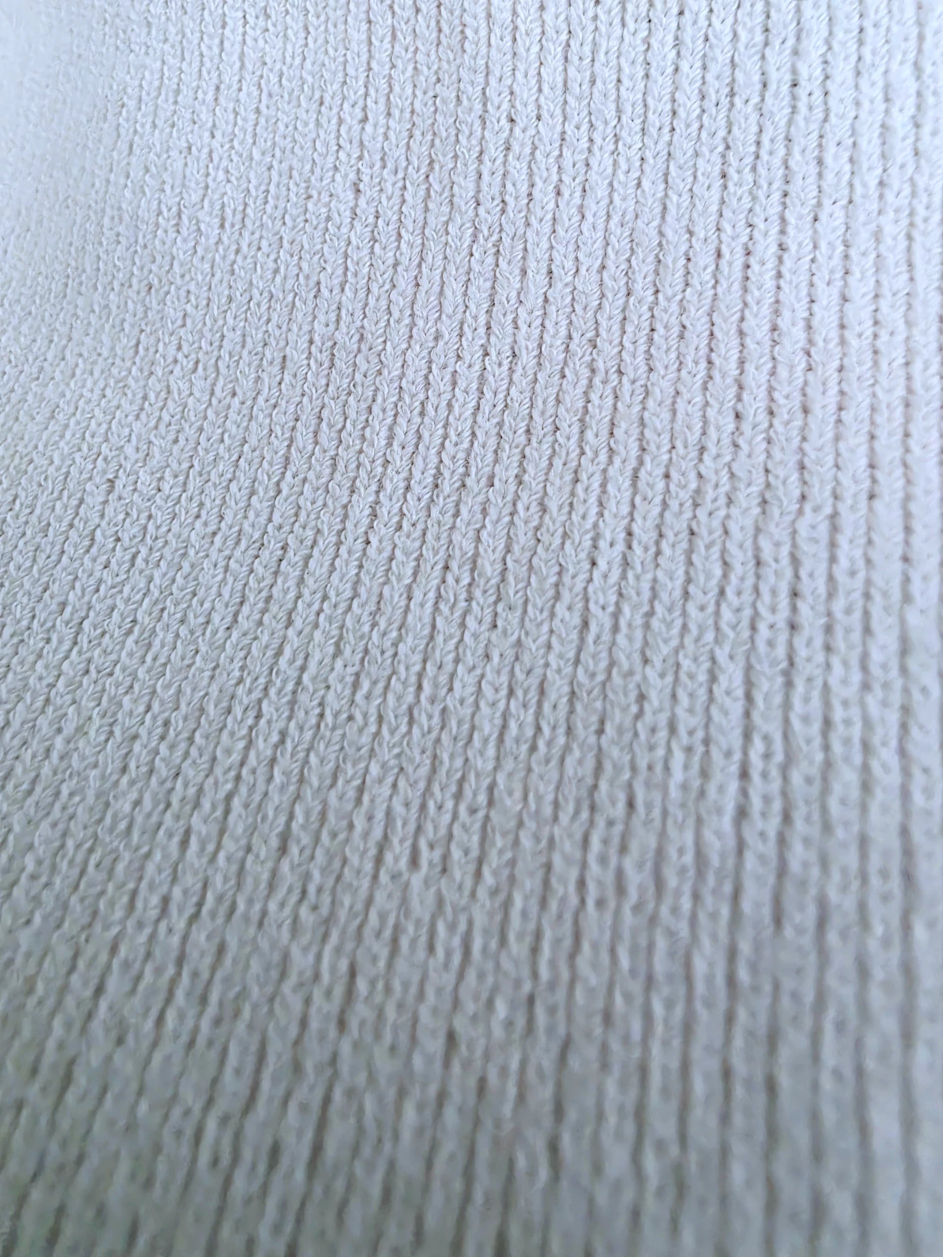 Cardigan blanc à encolure en V profonde
