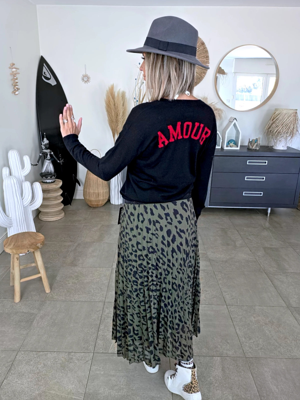 Pull noir inscription dos amour en rouge - 𝐌𝐚𝐫𝐢𝐧𝐚𝟒𝟒𝐟𝐚𝐦𝐢𝐥𝐲
