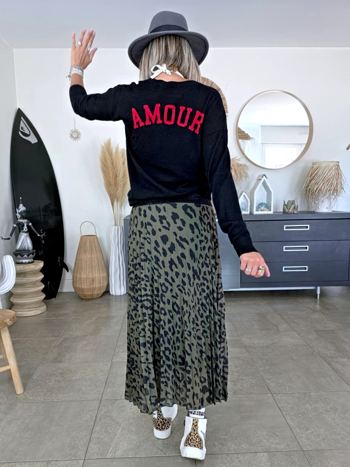 Pull noir inscription dos amour en rouge - 𝐌𝐚𝐫𝐢𝐧𝐚𝟒𝟒𝐟𝐚𝐦𝐢𝐥𝐲