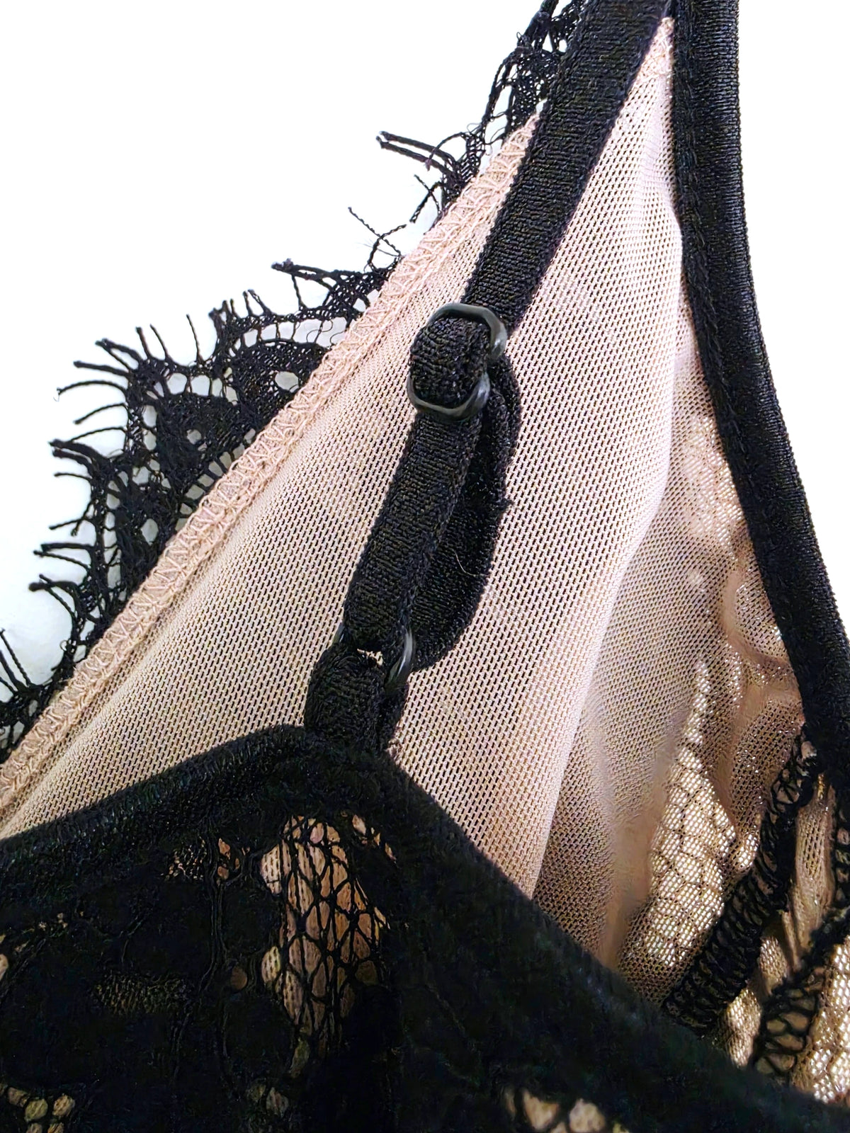 Brassière noire en dentelle