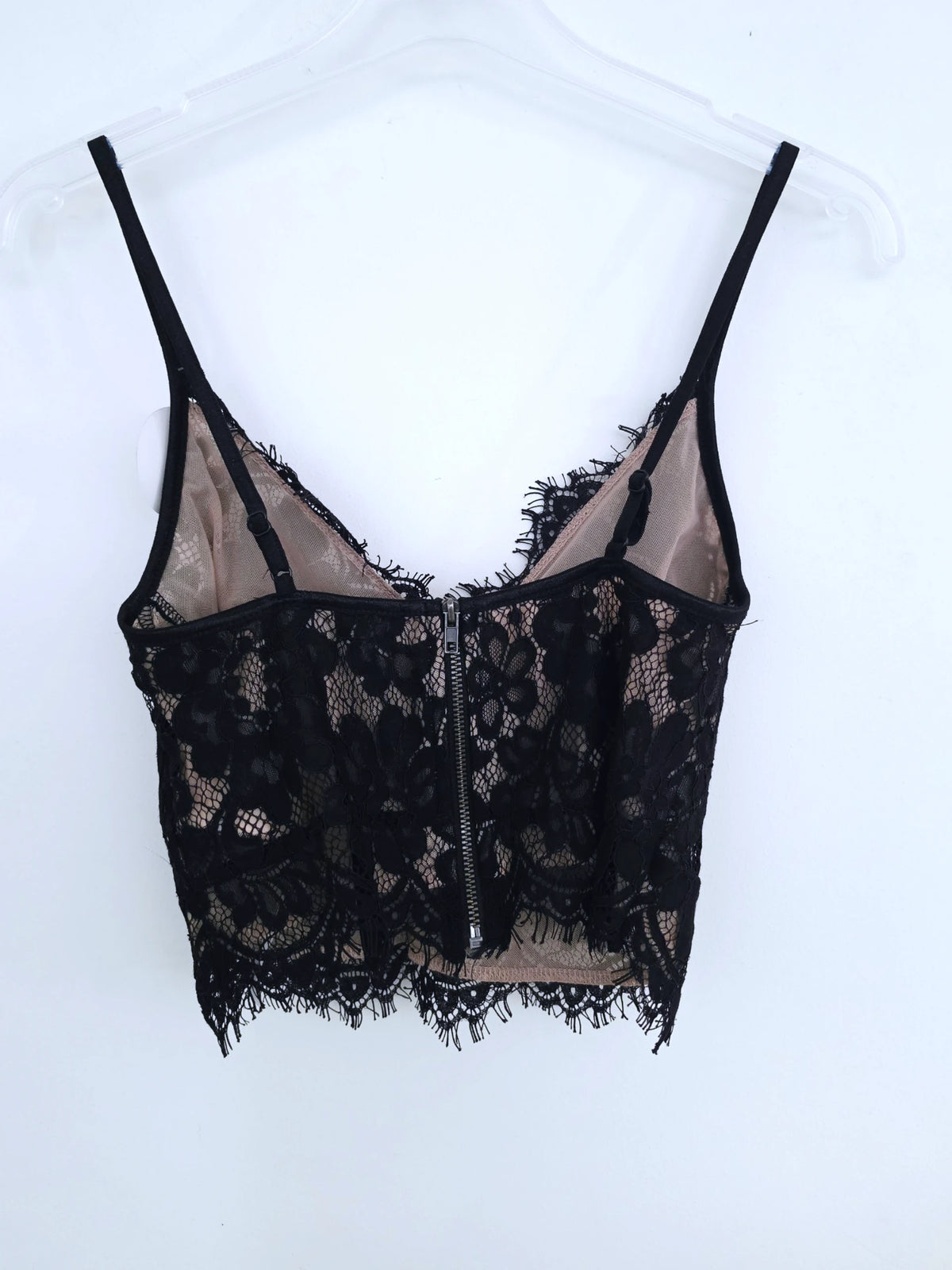 Brassière noire en dentelle