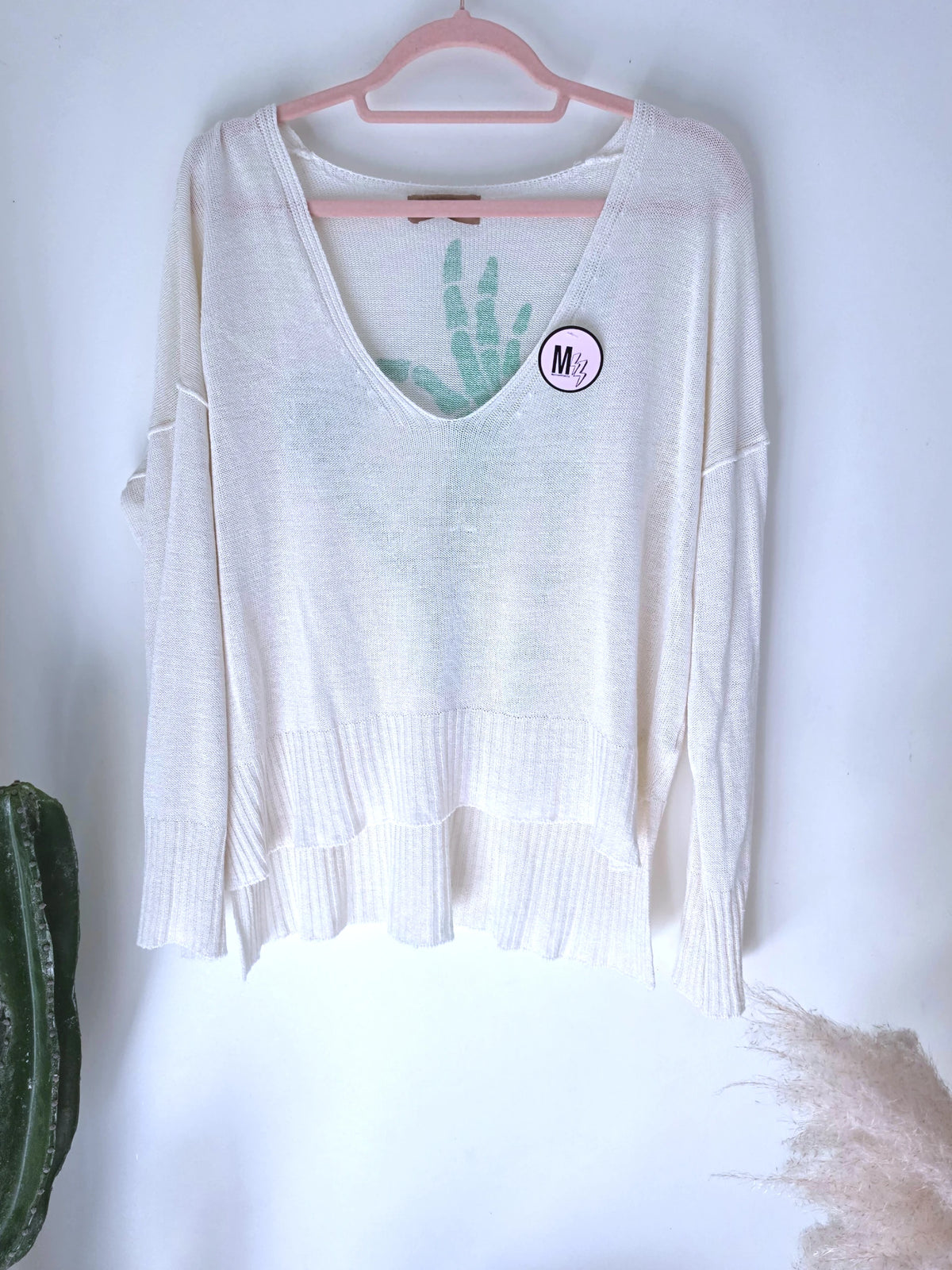 Pull blanc cassé à inscriptions au dos vert vif - 𝐌𝐚𝐫𝐢𝐧𝐚𝟒𝟒𝐟𝐚𝐦𝐢𝐥𝐲