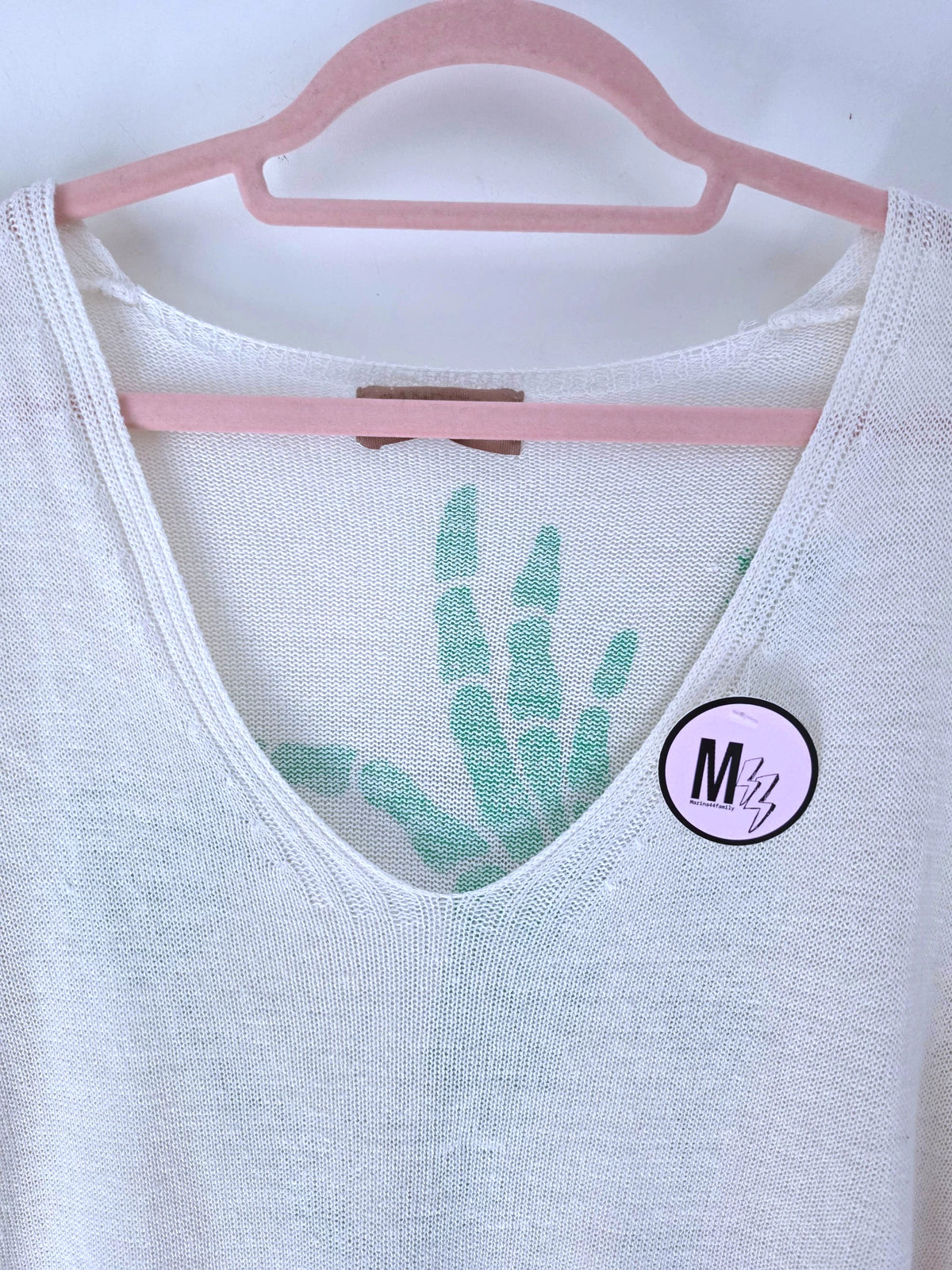 Pull blanc cassé à inscriptions au dos vert vif - 𝐌𝐚𝐫𝐢𝐧𝐚𝟒𝟒𝐟𝐚𝐦𝐢𝐥𝐲