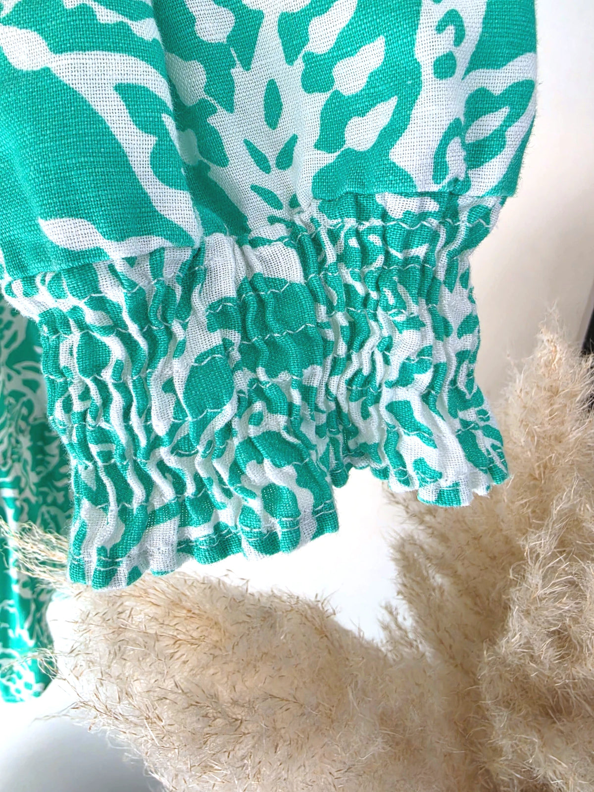 Robe blanche à imprimé vert vif - 𝐌𝐚𝐫𝐢𝐧𝐚𝟒𝟒𝐟𝐚𝐦𝐢𝐥𝐲
