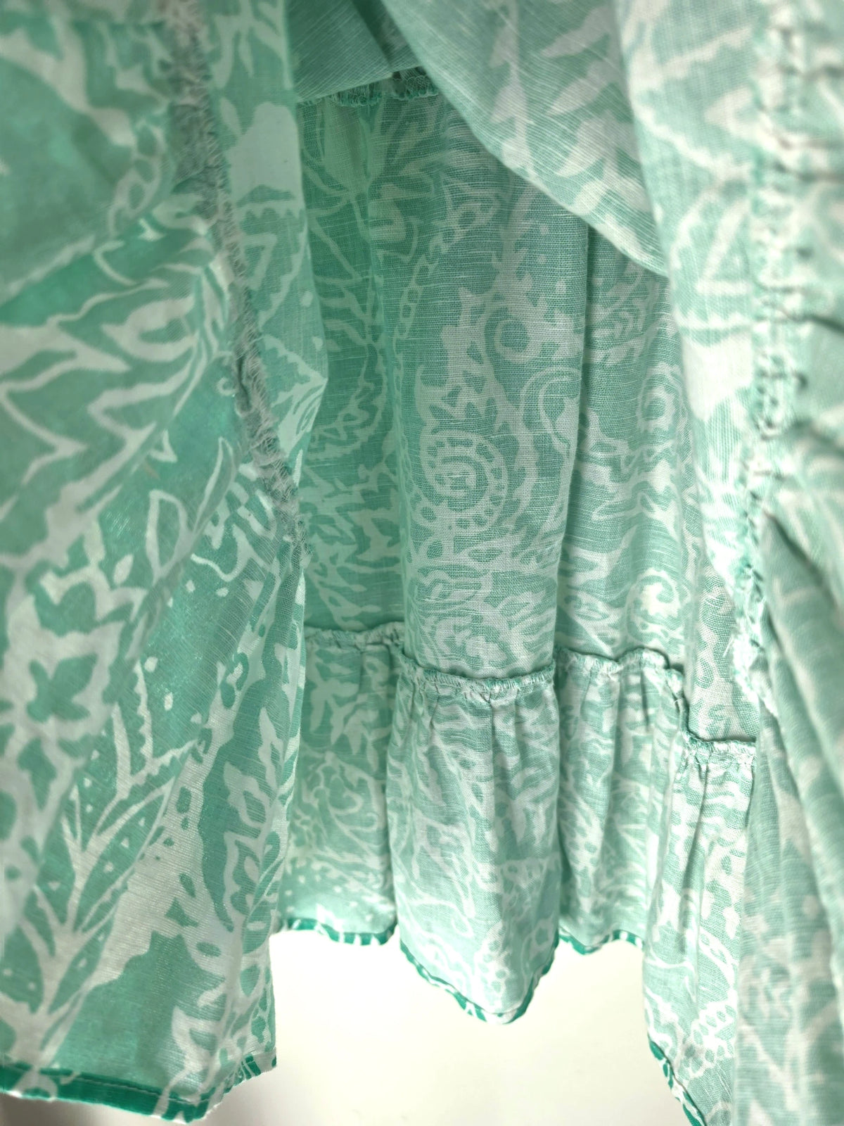 Robe blanche à imprimé vert vif - 𝐌𝐚𝐫𝐢𝐧𝐚𝟒𝟒𝐟𝐚𝐦𝐢𝐥𝐲