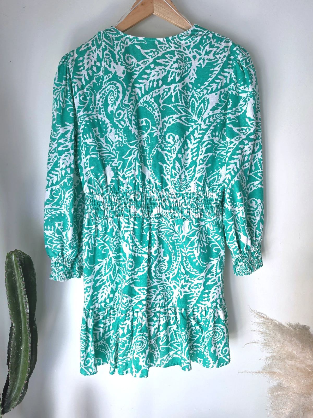 Robe blanche à imprimé vert vif - 𝐌𝐚𝐫𝐢𝐧𝐚𝟒𝟒𝐟𝐚𝐦𝐢𝐥𝐲