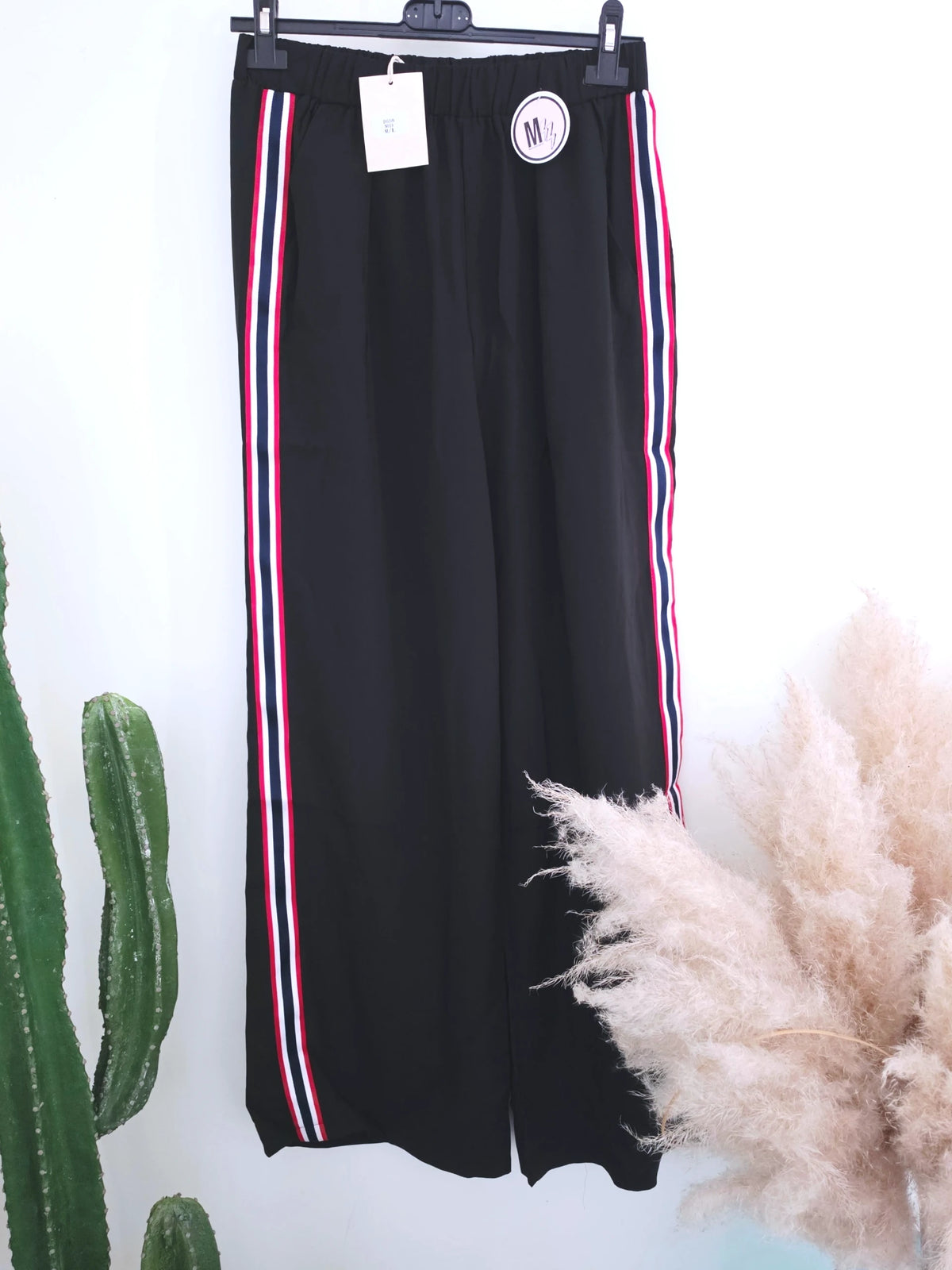 Pantalon noir à bandes latérales - 𝐌𝐚𝐫𝐢𝐧𝐚𝟒𝟒𝐟𝐚𝐦𝐢𝐥𝐲