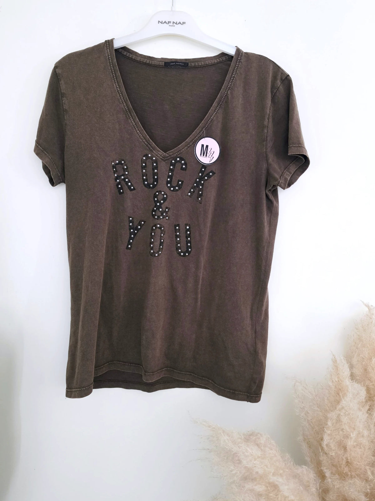 T-shirt kaki à inscriptions "rock" avec perles bijoux