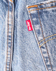 Short bleu destroy Levi's + ceinture tissu