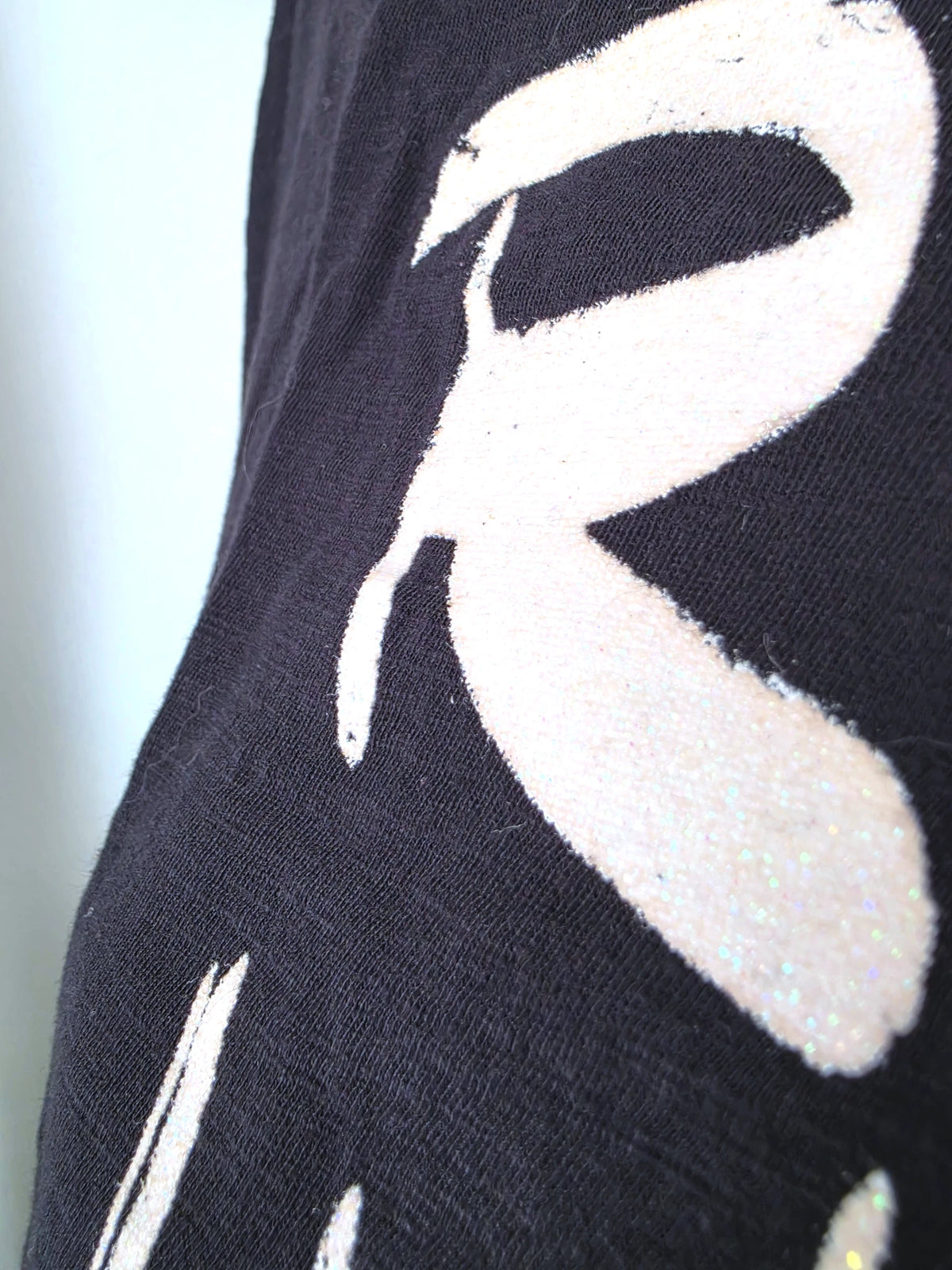 T-shirt noir à inscriptions blanches paillettées - 𝐌𝐚𝐫𝐢𝐧𝐚𝟒𝟒𝐟𝐚𝐦𝐢𝐥𝐲