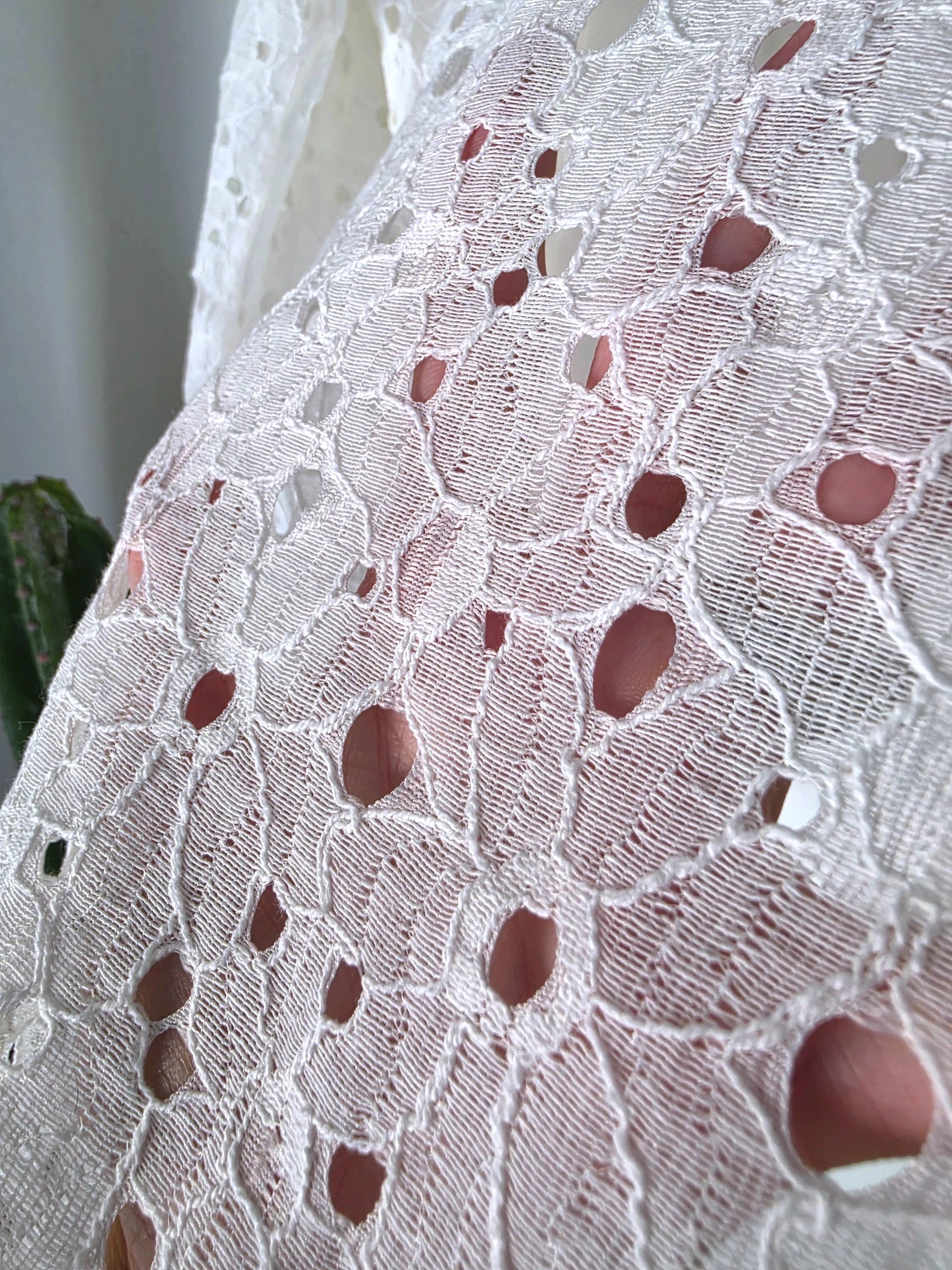 Ensemble blanc chemise + short à broderie anglaise