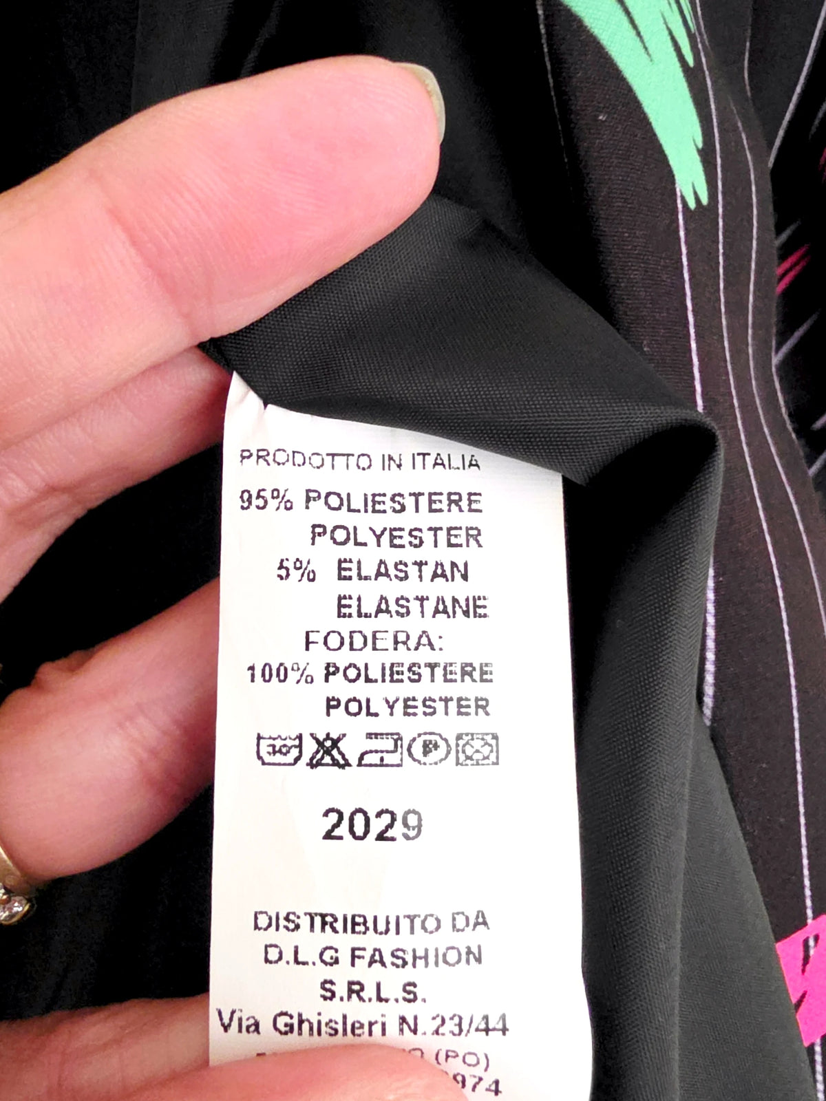 Blazer noir à tags fluo